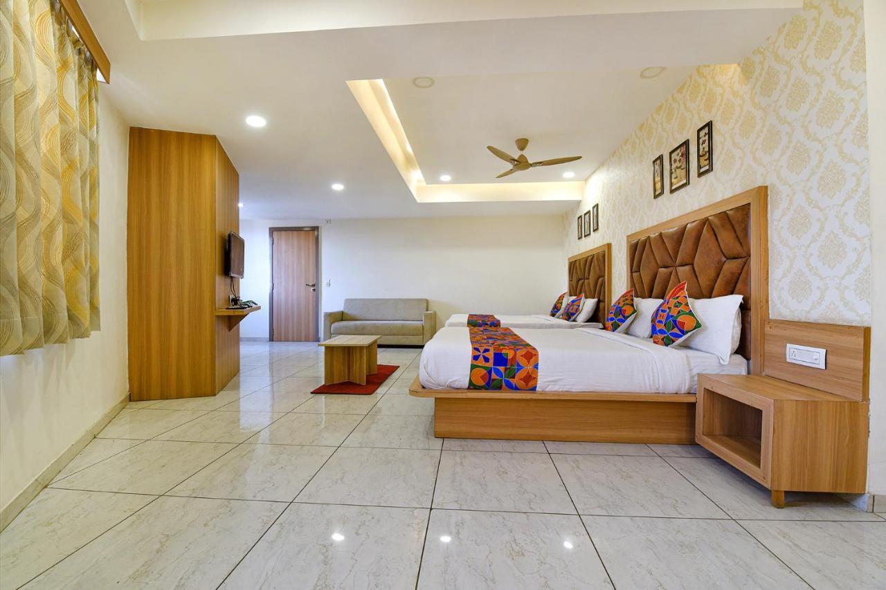 Hotel Legrand.Inn Ahmedabad Luaran gambar