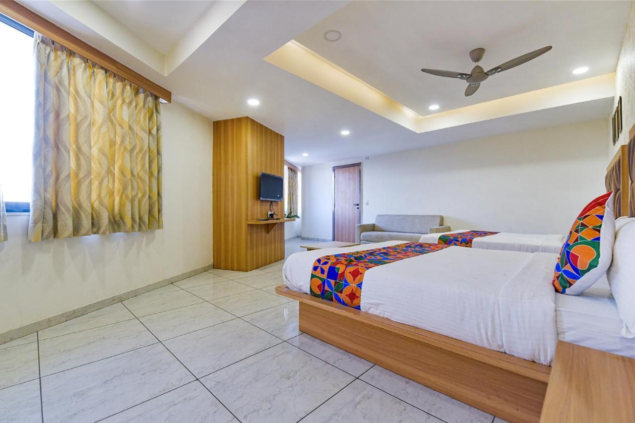 Hotel Legrand.Inn Ahmedabad Luaran gambar
