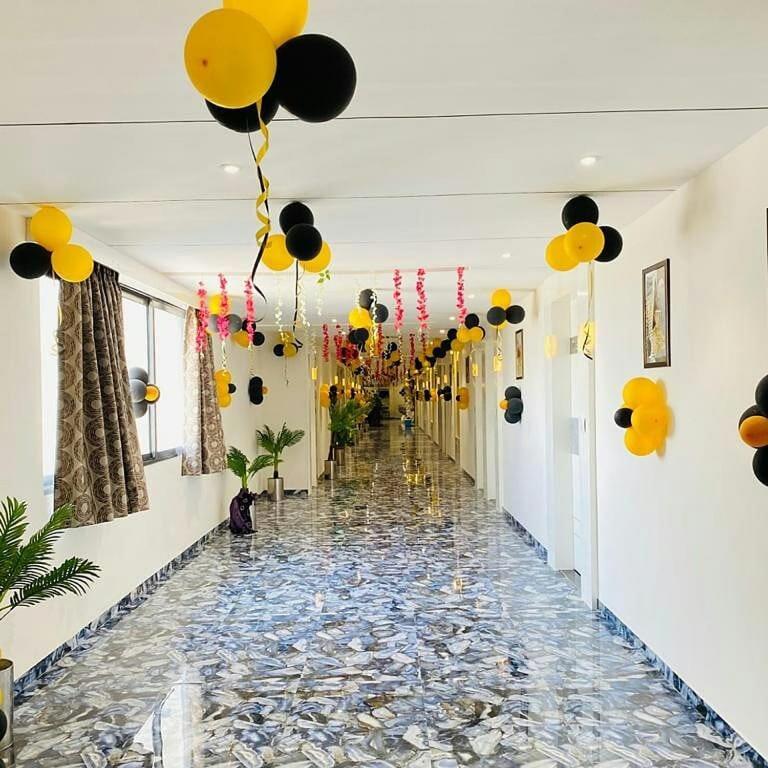 Hotel Legrand.Inn Ahmedabad Luaran gambar